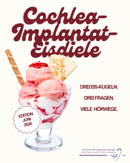 Im Mittelpunkt steht ein Eisbecher mit mehreren Kugeln rosa Speiseeis, garniert mit Waffelröllchen, einer Eiswaffel und roter Soße. Darüber ist in großer, geschwungener Schrift der Schriftzug 'Cochlea-Implantat-Eisdiele' zu sehen. Daneben stehen in serifenloser Schrift die Zeilen 'DREI EIS-KUGELN.', 'DREI FRAGEN.', 'VIELE HÖRWEGE.' sowie ein runder Aufkleber mit der Aufschrift 'EDITION JUNI 2026'. Unten rechts befindet sich das Logo der Schwerhörigenseelsorge der Evangelisch-Lutherischen Kirche in Bayern.